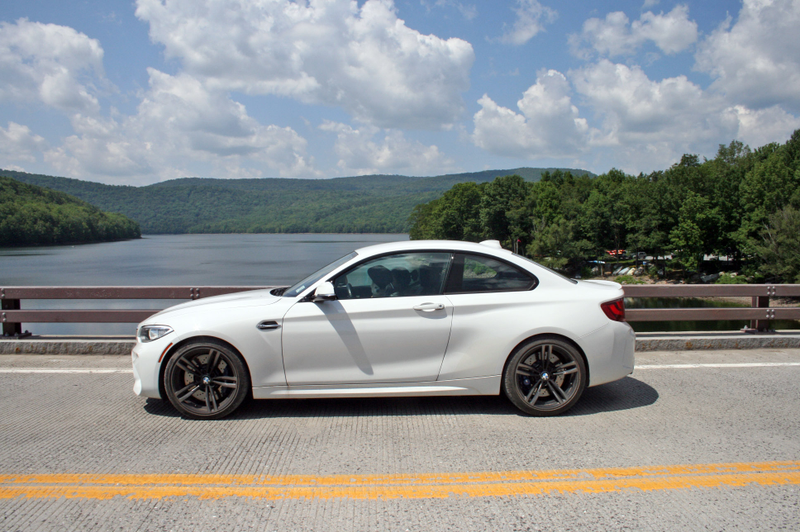 Illustration for article titled The 2017 BMW M2 Is Exactly What You Want A Modern M Car To Be
